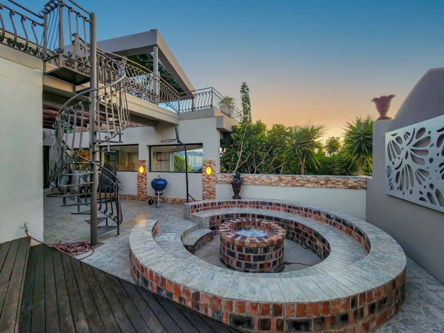 8 Bedroom Property for Sale in Baronetcy Estate Western Cape